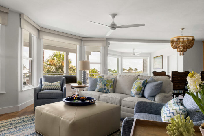 0S3A0609_ Captiva Island penthouse living room with beaded chandelier, blue seating and wraparound windows