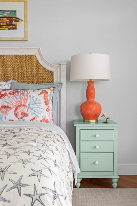0S3A0798 Guest bed with seagrass headboard, mint nightstand and starfish bedding